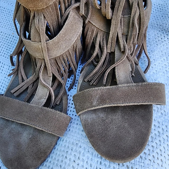 Steve Madden‎ gray Fringe Sandals 7.5 - Picture 4 of 11
